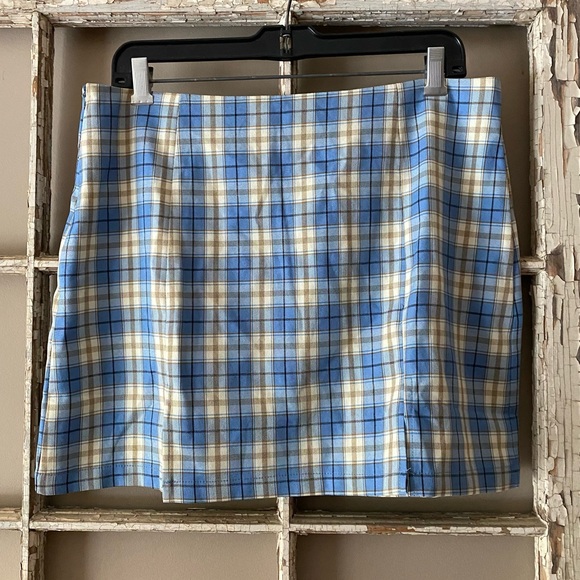 Cute plaid mini skirt with front slits - Picture 1 of 7